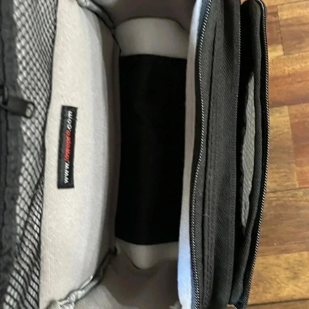 Lowepro edit 130 black camera case